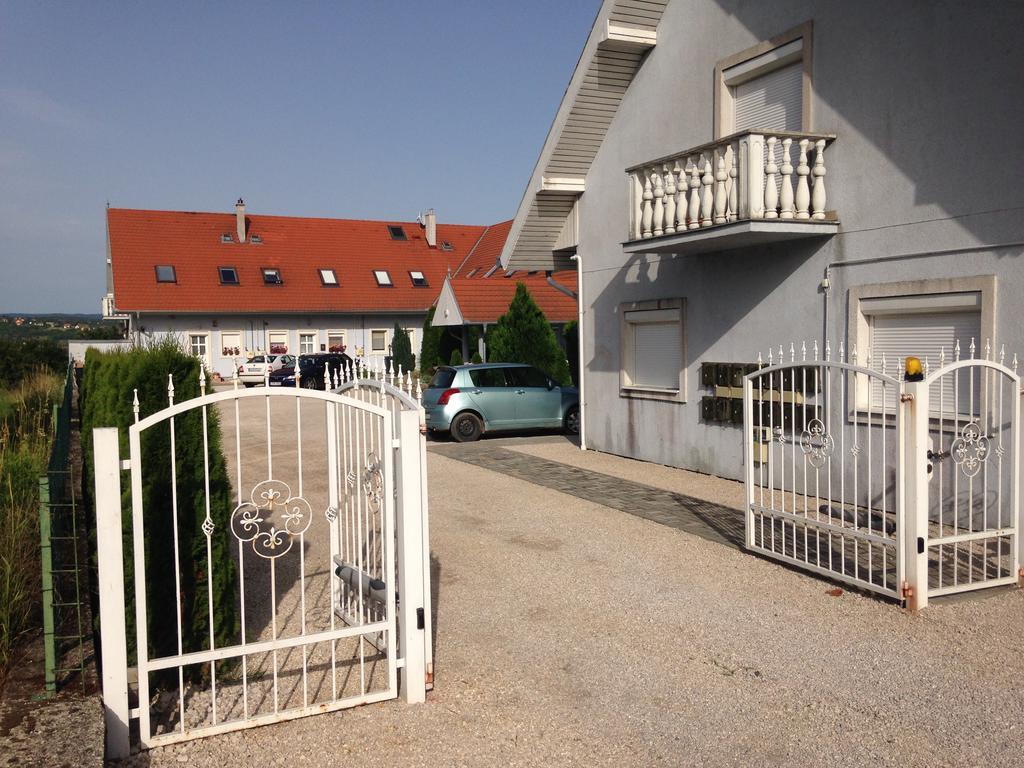 Daja Haz Apartment Heviz Exterior photo